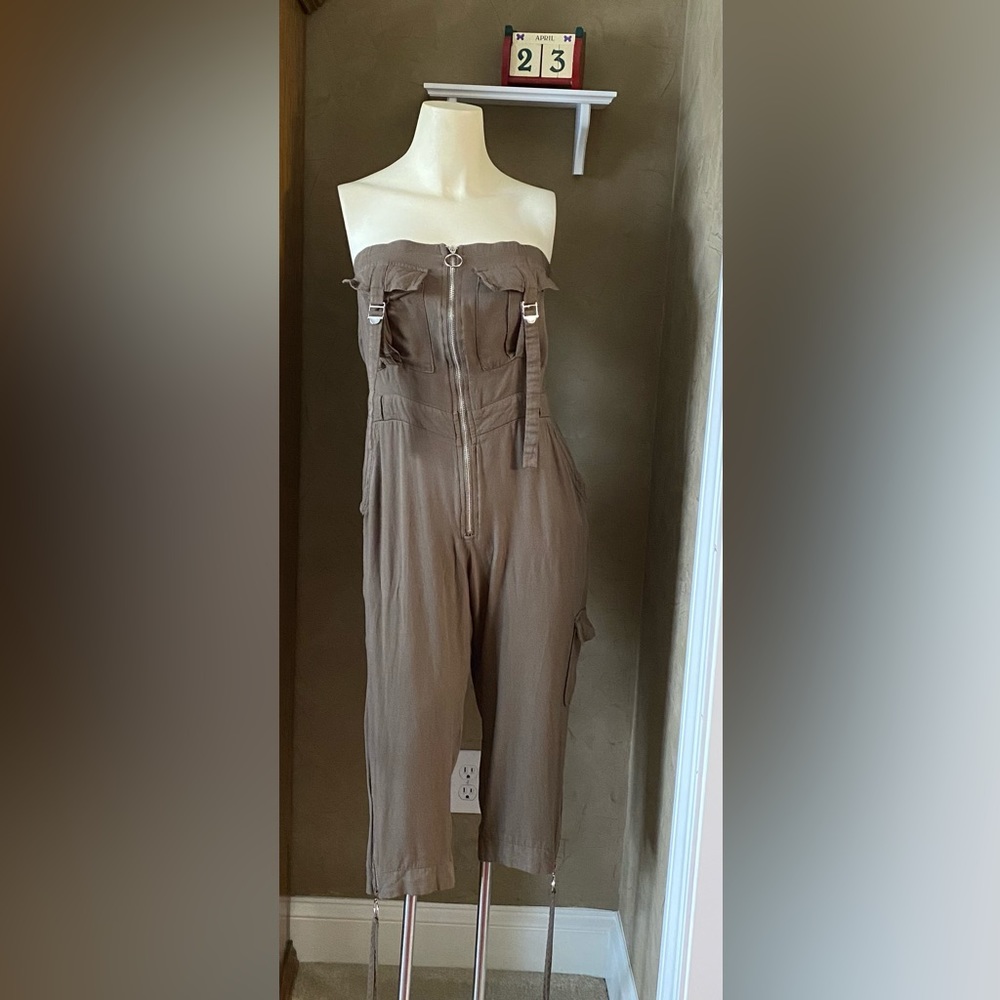 Hot Miami Style Utility STRAPLESS jumpsuit capris Women’s size M military green